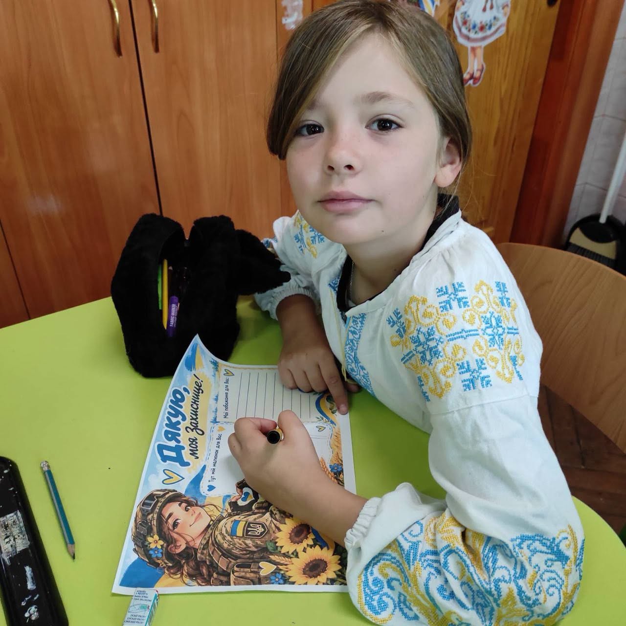 На зображенні може бути: дитина, навчання і текст
