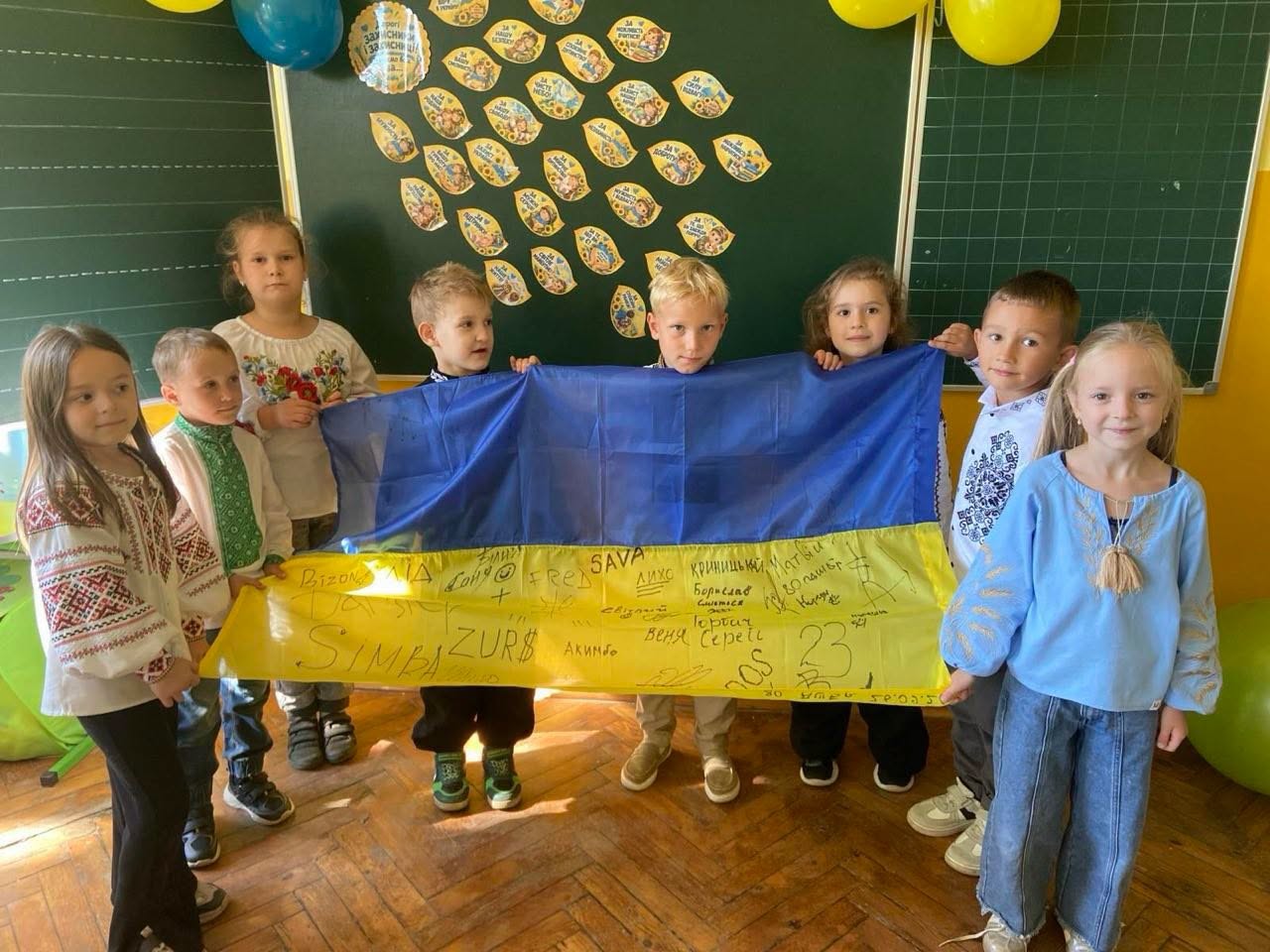 На зображенні може бути: дитина